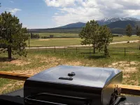 Family themed 6-bedroom house, Pikes Peak view, Hot tub, game room Các khách sạn ở Divide