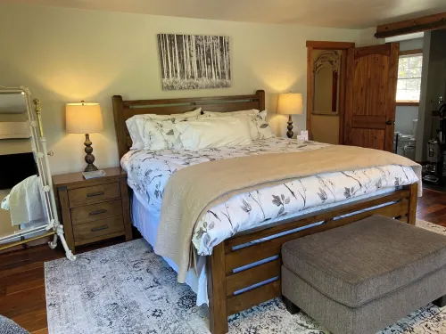 Relax on the Ranch…..HOT TUB, SHEEP Hotel a Sultan