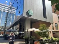 A few steps from the metro and Costanera shopping