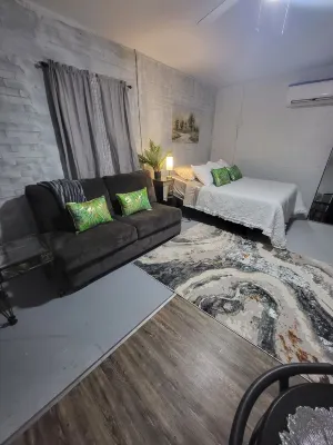 Charming 1-bedroom apartment in amazing Wichita with WiFi, AC