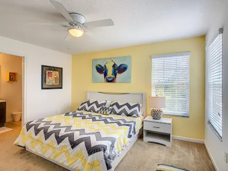 Perfect Getaway Villa - 6Br, 4.5Ba, Heated Pool + Free EV Charger - 12 Guests.