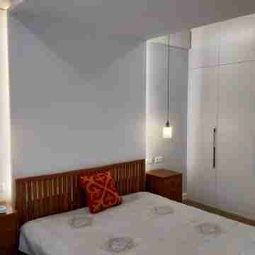 Modern & spacious, cozy balcony to mountains from Bishkek Center. Rooms