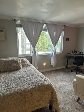 Charming studio apartment in lovely Burbank with WiFi, on-site fitness room Отели в г. Бербанк