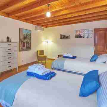 Casa Petra Peaceful & Private,sea Views,pool & BBQ Rooms