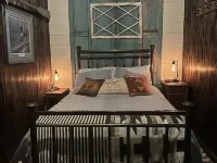 Camp Makwa 3-Bed 3-Bath Nostalgic Cabin in Harshaw Hotels in Cassian