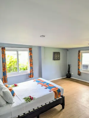 2 Bedroom house across from the beach.  Perfect location in the heart of Matei Hotels in Viti Levu