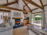 Pretty Cottage with Open Fire, Garden, Fields and Woods. Pet-Friendly EV Charger