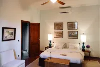 Stunning villa, Tuscan hills near Florence, private infinity pool, large hot tub Hotel a Pontassieve