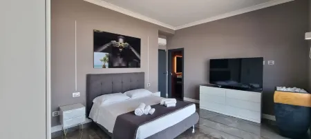 LUXURIOUS VILLA WITH POOL FACING THE SEA