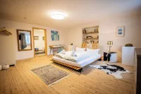 Modern farmhouse for 10 people Hotels in Nesselwang