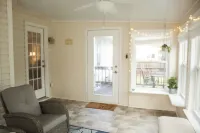 Cozy 3BR, 2 bath retreat with fire pit, pet friendly, 18 miles from Talladega! Hotels in Anniston