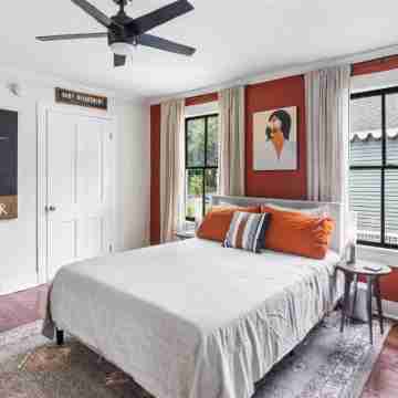 Stylish Historic Cottage 5 Min Walk to Downtown Mobile Rooms