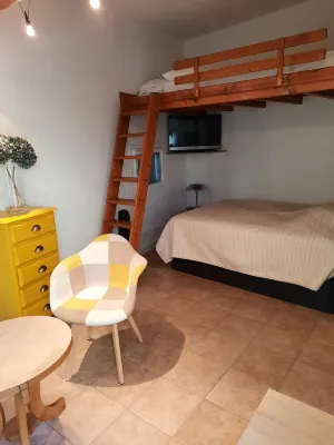 Renovated 30 m2 studio near the calanques. Hotels in 9th arrondissement of Marseille