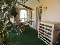 Bel Appartement Avec Grande Terrasse à 5mn à Pieds de la Plage et des Commerces