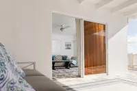 Modern Luxury 2-bedroom apartment in Villa with Ocean Views and Private Patio Hotels in Arnos Vale