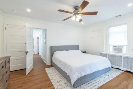 3 BR Beach House in Ventnor. Close walk to beach.