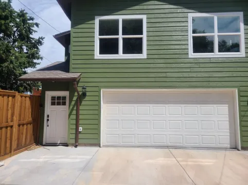 Stay just 5 minutes from downtown in this spacious 1-bedroom retreat.