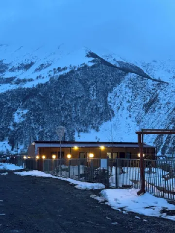 A studio apartment at a secluded area by the river, surrounded by mountains. Hotels in 