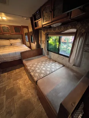 NEW! Cozy RV with WiFi and AC in beautiful Bellingham Camp Style, No Hot Water