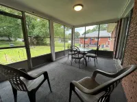 The Shaded Retreat Hotels in Shively