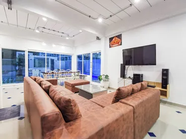 รูปภาพของThe villa seamlessly blends modern design, refined aesthetics and serene comfort