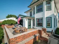 Waterfront sleeps 13 2-Kings/Crib/1st flr sleeper