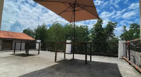 Casa Preciosa Moalboal Inn