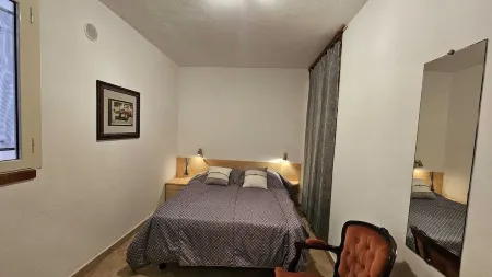 SEASIDE APARTMENT WITH POOL Отели в г. Лингуиццетта