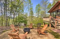Cozy Hiawassee Cabin w/ Fire Pit & Mtn Views! - parking