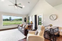 Peaceful Mountain Retreat that sleeps 7, views of Pagosa Peak & Bonus Workspace!