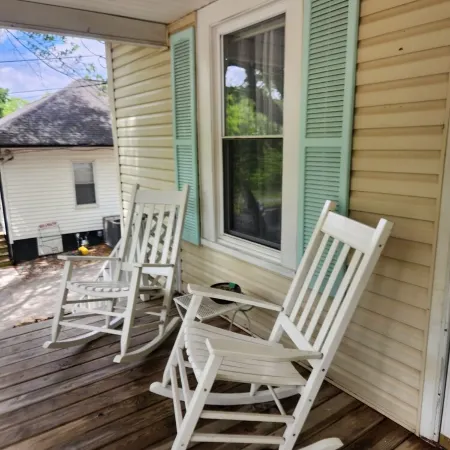 Charming 2Br-3Bed Home with WiFi Wooden Rockers on Porch in Wonderful Kannapolis