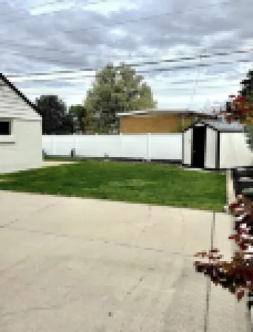 Modern Lux Upstairs Unit Near SLC W/ King Bed, Yard, Garage and Washer/Dryer