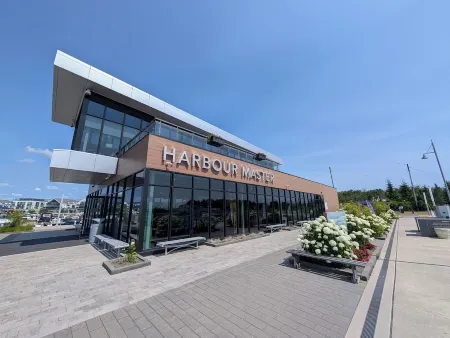 2 Bed 3 Bath Townhome at Friday Harbour Resort Boardwalk Отели в г. Иннисфил