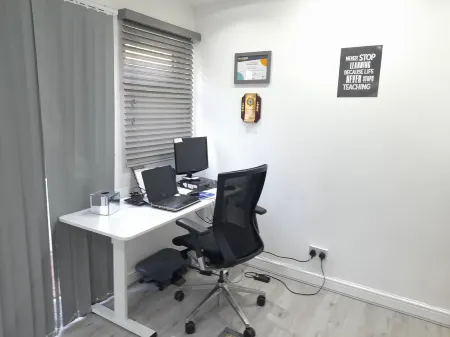 Offering garden views, Bridgewoods is an accommodation situated in Chatham, Отели рядом с достопримечательностью «The Dockyard Railway»