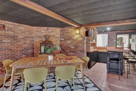 5 BD Charming Home in Gaylord Sleeps 16 Indoor Pool Hot Tub Game Room