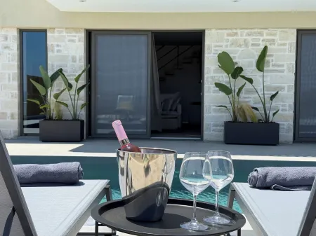 Sunrise Village Aptera Pool Villa II Отели в г. Arkadi