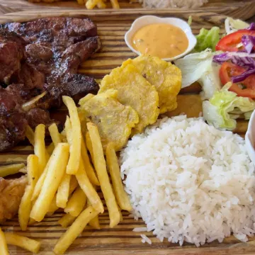Chalet Tropical Hotel & Pool Bar Restaurant