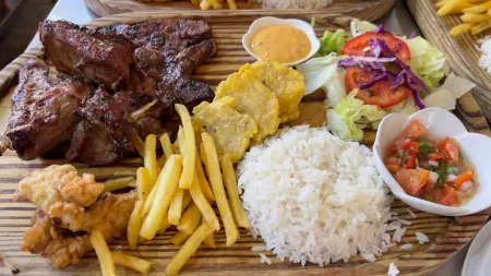 Chalet Tropical Hotel & Restaurant-Pizzeria