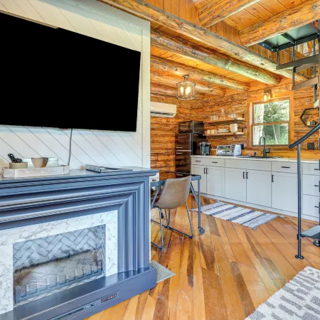 Peaceful 'Creekside North' Studio w/ Fire Pit