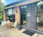 Poppies@Clunes Centrally located 80s-style home Cosy, comfortable & relaxing ! Hotels in Clunes