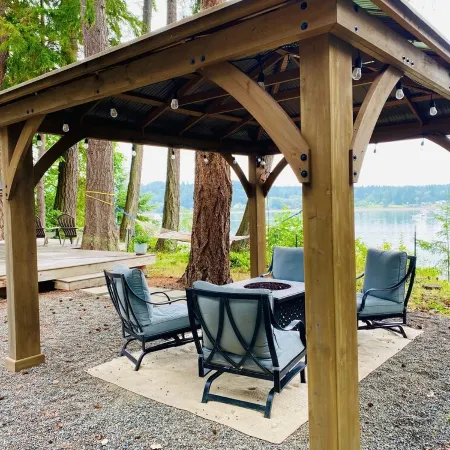 Waterfront Burton Loop - The Very Best Of Vashon, cozy cabin with a harbor view.