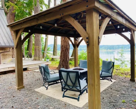 Waterfront Burton Loop - The Very Best Of Vashon, cozy cabin with a harbor view. Hotels in Vashon