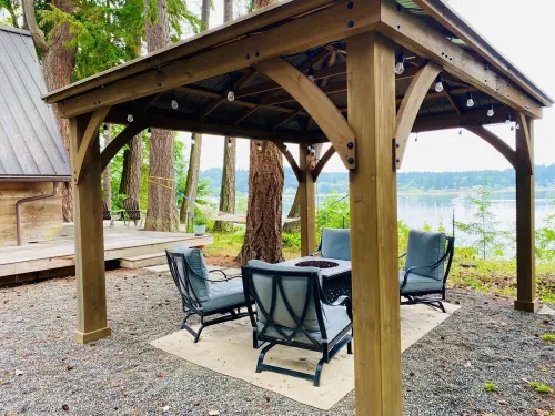 Waterfront Burton Loop - The Very Best Of Vashon, cozy cabin with a harbor view.