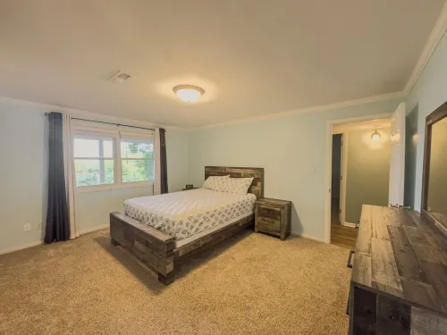 Unwind in Tranquility: Stunning Lake Views on Tuttle Creek Lake, Manhattan