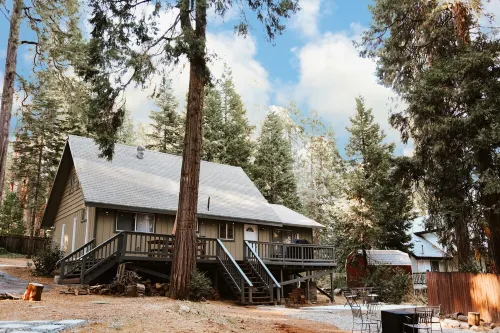 Cozy 4-bedrooms cabin with Game room and Hot tub in Pioneer