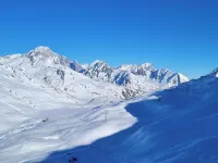 Large mountain apartment close to slopes and shops