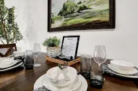 Unique Urban 1 Bedroom Flat, the Upper Plum