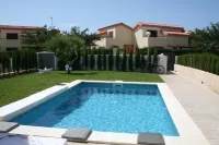 Preciosa Villa con Jardín y Piscina Privada