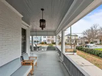 Charming 1-bedroom condo in idyllic Washington~Walk to Waterfront! 워싱턴 호텔