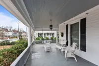 Charming 1-bedroom condo in idyllic Washington~Walk to Waterfront!